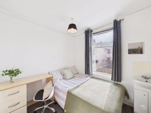 bedroom - click for photo gallery